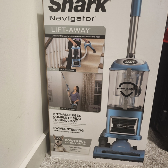 Navigator Lift-Away Vacuum - Blue